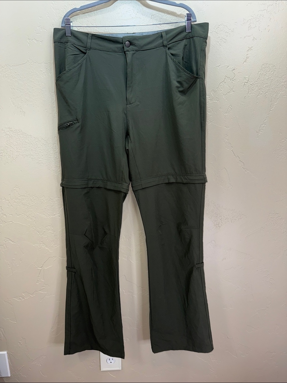 Iceberg Performance Gorpcore Wide Leg Convertible Pants for Men -‎ Olive Green